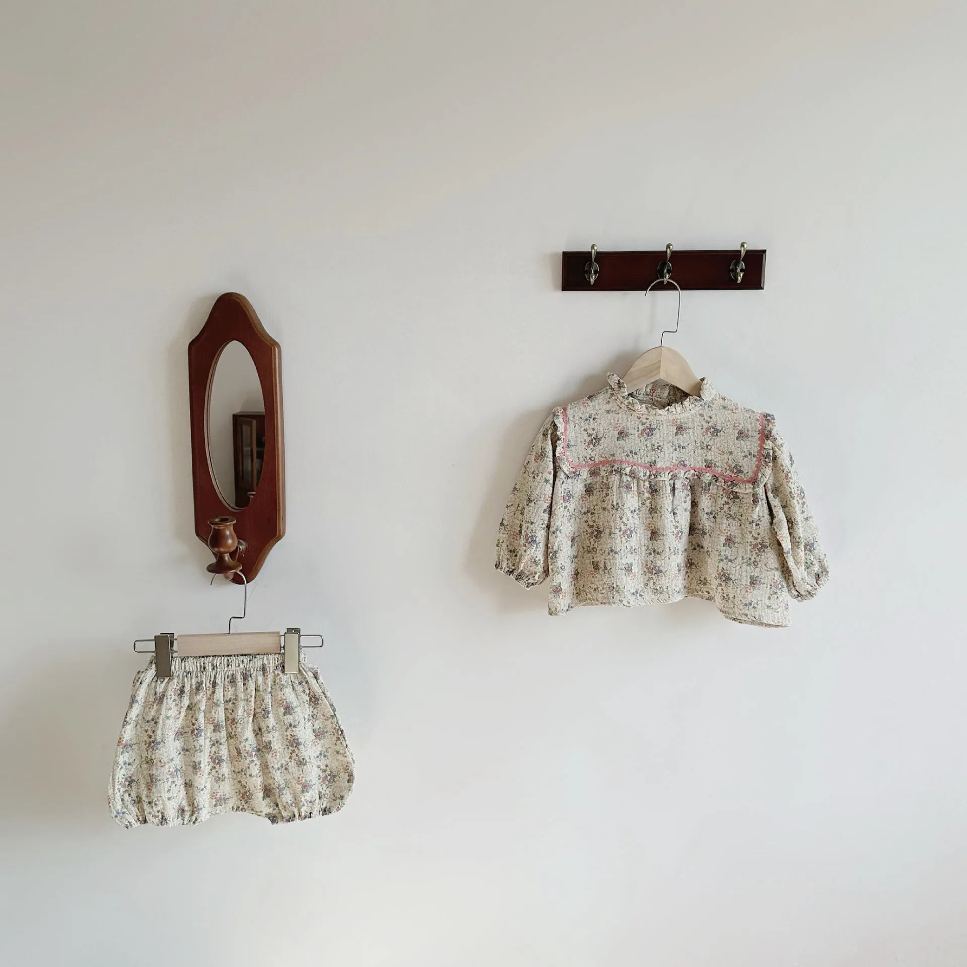 Baby Girls 2-Piece Set: Floral Print Top and Shorts - Wholesale (Item #240301133)