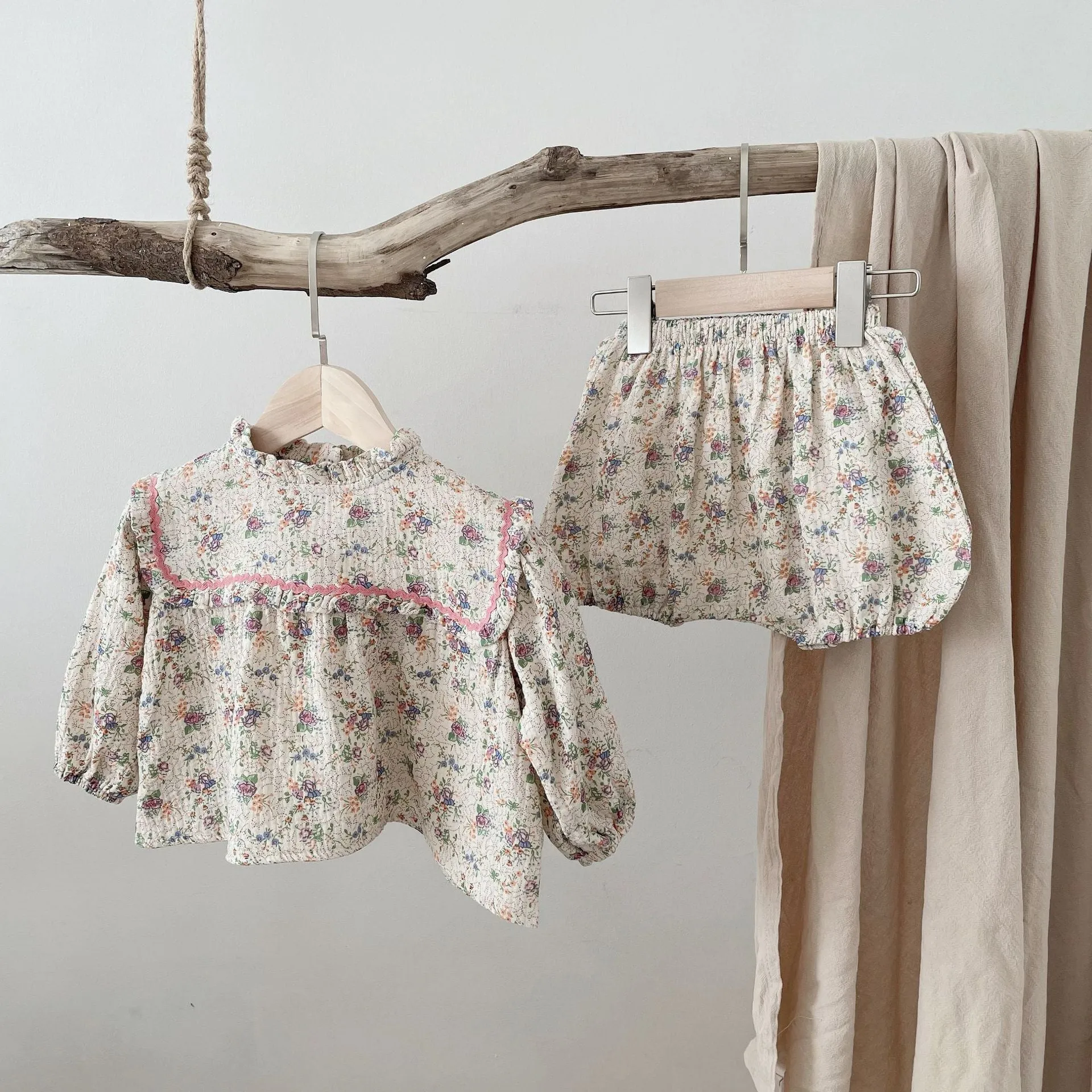 Baby Girls 2-Piece Set: Floral Print Top and Shorts - Wholesale (Item #240301133)